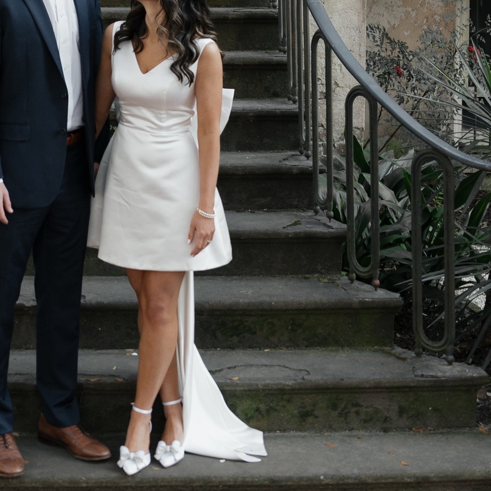 Elegant White Sleeveless Dress